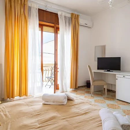 Glem Bed & Breakfast 3*