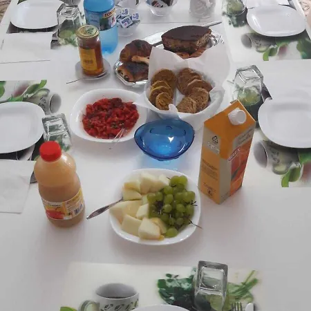 לינה וארוחת בוקר Glem 3*